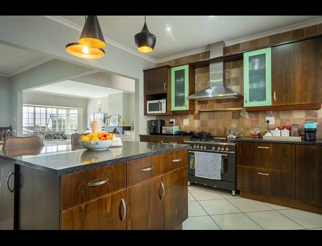 4 BEDROOM TOWNHOUSE FOR SALE IN GILLITTS